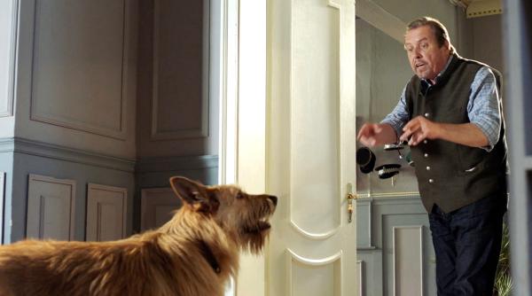 Bild 1 von 4: Beissl (Andreas Giebel) führt eine spezielle »Zeugenbefragung«. Kann »Spezl« den Mörder seines Herrchens identifizieren?