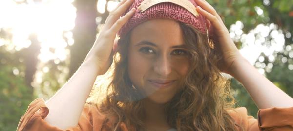 Bild 1 von 6: Inzwischen sind einige Unternehmen an Hannes (Marthe Schneider) Mützenlabel \