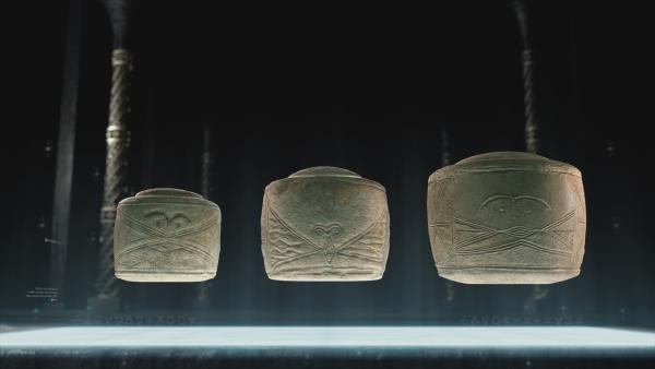 Bild 1 von 2: Die drei Folkton-Trommeln sind mit geheimnisvollen Mustern aus Linien, Kreisen, Dreiecken und Gesichtern versehen.