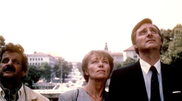 Bild 1 von 2: Im Bild (v.li.): Walo Lüönd (Hubert Mitteregger), Hilde Ziegler (Carola Mitteregger), Helmut Fischer (Monaco Franze).