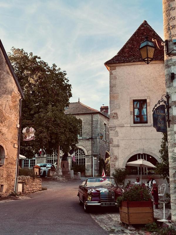 Bild 1 von 6: Im Bild: Châteauneuf-en-Auxois.