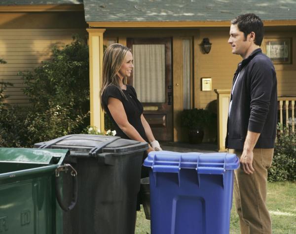Bild 1 von 41: Melinda (Jennifer Love Hewitt, l.) fällt es schwer, Jim (David Conrad, r.) zu sagen, was sie über ihn weiß ...
