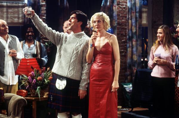 Bild 1 von 2: Endlich ist es bei Greg, der schon seit vielen Monaten nicht mehr als Anwalt arbeitet, soweit: Er hat seine wahre Berufung gefunden - er will Profigolfer werden! Dharma ist von dieser Idee nicht gerade begeistert. Es kommt allerdings noch viel schlimmer: Greg beschließt, einen Job in Schottland, dem Herkunftsland des Golfspiels, anzunehmen, um dort den ganzen Tag seiner neuen Leidenschaft zu frönen. Zeit für Dharma, ihren Mann von dieser Idee abzubringen â?¦