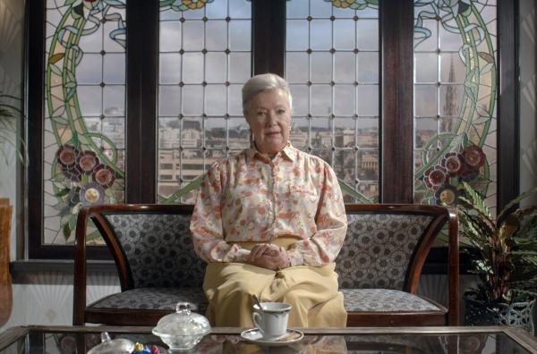 Bild 1 von 3: Zwei alte Freundinnen begegnen sich zufällig. Die eine erkundigt sich nach dem Leben der anderen, da sie sich länger nicht gesehen haben. Mit einem detaillierten Bericht, weshalb es sich lohnt, sich einen alten Mann zuzulegen, hätte sie nicht gerechnet ...