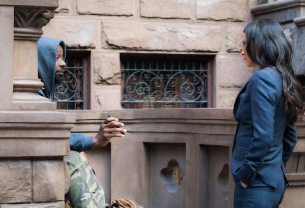 Bild 1 von 10: Watson (Lucy Liu, r.) steht unter enormem Druck: Wenn sie den wahren Mörder nicht innerhalb von drei Tagen ausliefert, wandert der unschuldige Shinwell (Nelsan Ellis, l.) zurück in den Knast ...