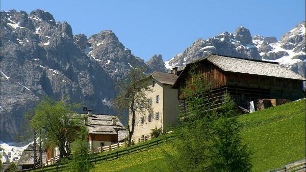 Bild 1 von 10: Im Bild: Bergsteigerdorf Lungiarue.