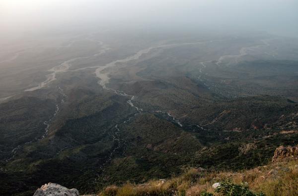 Bild 1 von 6: Der Oman ist ein Land mit hochaufragenden Gebirgszügen und immergrünen Naturwundern.