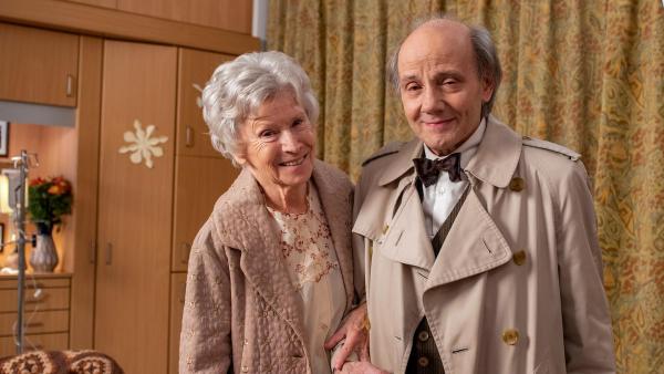 Bild 1 von 2: Im Bild: Waltraut Haas (Mali), Nikolaus Paryla (Egon).