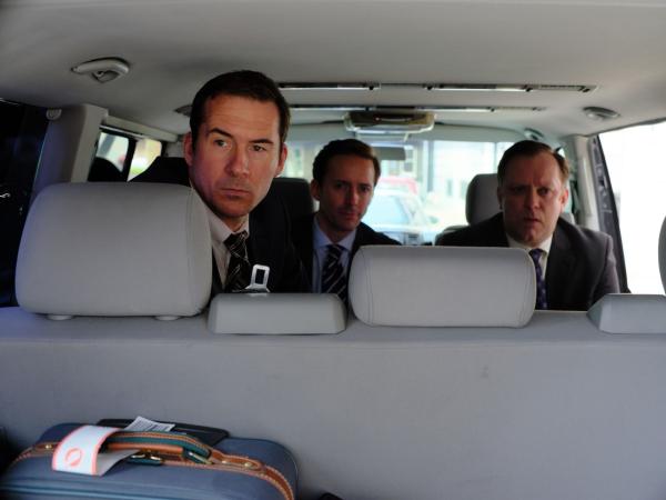 Bild 1 von 13: (v.l.n.r.) DS Jim Dawson (Barry Sloane); DC Oliver Gadney (Sam Marks); DI Brian Tarpey (Sam Troughton)