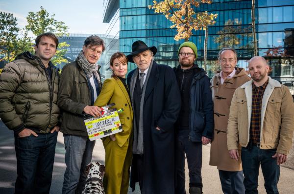 Bild 1 von 1: V. li. n. re.: Pierre Kiwitt (Rolle Marco Furrer), Roland Suso Richter (Regie), Ina Paule Klink (Rolle Dominique Kuster), Christian Kohlung (Rolle Thomas Borchert), Max Knauer (Kamera), Robert Hunger-Bühler (Rolle Dr. Reto Zanger) und Yves Wüthrich (Rolle Urs Aeggi).