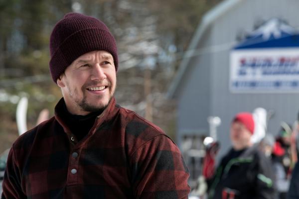 Bild 1 von 8: Mark Wahlberg plays Dusty in Daddy's Home 2 from Paramount Pictures.
