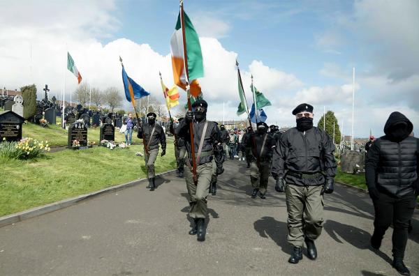 Bild 1 von 6: Parade der dissidenten Republikaner, Derry-Londonderry (2023)