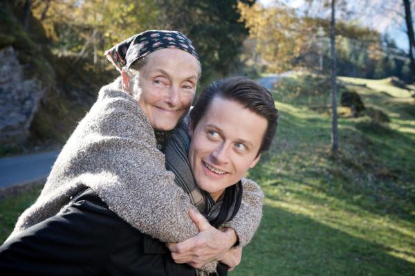 Bild 1 von 5: Erni Mangold (Burgi), Roman Knizka (Bogdan).