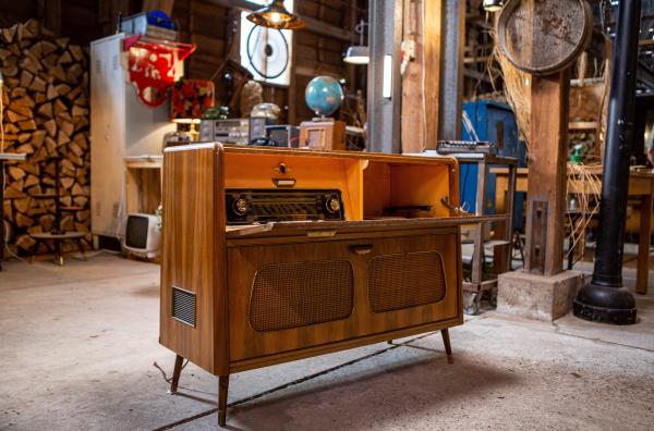 Bild 1 von 1: Eine Musiktruhe, die repariert werden sollte.