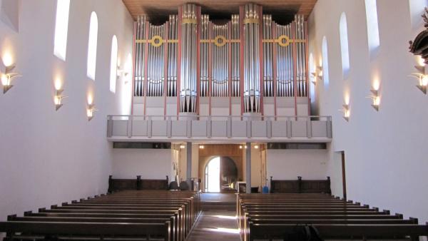 Bild 1 von 3: Innenraum der Evangelischen Saalkirche in Ingelheim