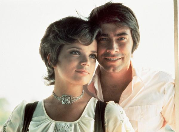 Bild 1 von 1: Michael (Roy Black) ist in Barbara (Uschi Glas) verliebt, die Enkelin von Kapitän Jansen.