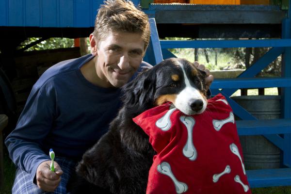 Bild 1 von 2: Keks und Fritz (Guido Hammesfahr) sind die besten Freunde.