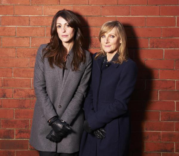 Bild 1 von 8: DC Rachel Bailey (Suranne Jones, l.); DC Janet Scott (Lesley Sharp, r.)