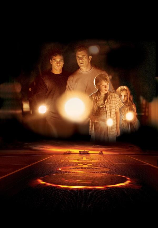 Bild 1 von 18: Signs - Zeichen (v.l.n.r.: Joaquin Phoenix, Mel Gibson, Rory Culkin, Abigail Breslin)