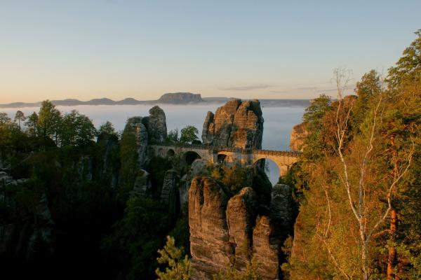 Bild 1 von 2: Die Bastei in der Sächsischen Schweiz.