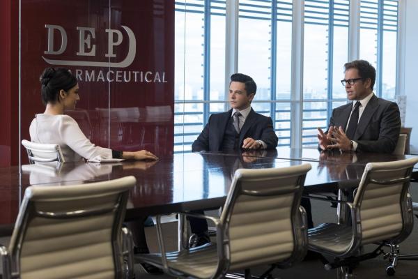 Bild 1 von 15: (v.l.n.r.) Arti Cander (Archie Punjabi); Benny Colón (Freddy Rodríguez); Dr. Jason Bull (Michael Weatherly)