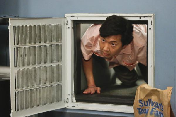 Bild 1 von 19: Was steckt wirklich hinter Changs (Ken Jeong) seltsamen Verhalten?