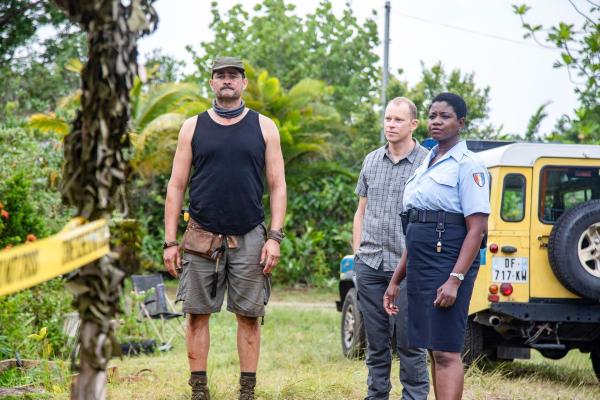 Bild 1 von 1: Im Bild (v.li.): Joplin Sibtain (Charlie Banks), Robert Webb (Justin West), Ginny Holder (Officer Darlene Curtis).