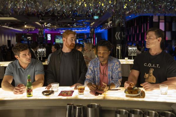 Bild 1 von 8: (v.l.n.r.) Dean (Zac Efron); JT (Andrew Santino); Wes (Jermaine Fowler); Ricky (John Cena)