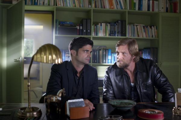 Bild 1 von 29: Essen im Zentrum des Terrors? Weder Mick (Henning Baum, r.) noch Andreas (Maximilian Grill, l.) können glauben, dass der harmlose Familienvater Dr. Heiner Kuschel ein Terrorist war, der den Essener Hauptbahnhof in die Luft sprengen wollte ...