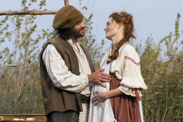 Bild 1 von 25: Heinrich (Anton Algrang) freut sich auf das siebte Kind mit Hermine (Katja Lechthaler).