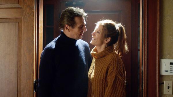 Bild 1 von 6: Tom Dolan (Liam Neeson) hat sich in Annie Wilkins (Kate Walsh) verliebt