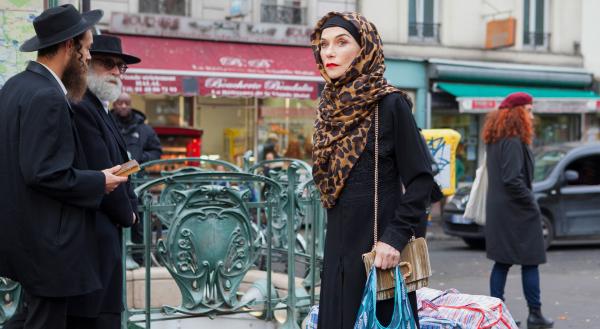 Bild 1 von 6: Patience Portefeux (Isabelle Huppert) wählt eine besondere Verkleidung.