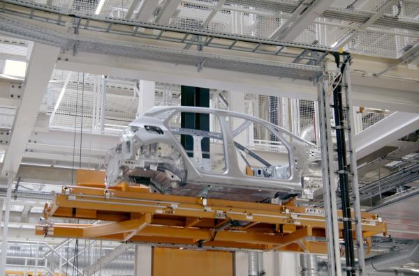 Bild 1 von 9: Für eine der beiden marktführenden Technologien zur Herstellung von Batterien für E-Autos wird vor allem ein Rohstoff benötigt: Kobalt.