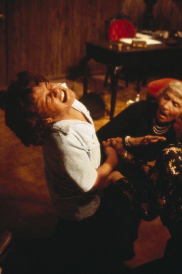 Bild 1 von 2: Der Teenager Mark (Matthew Boston) ist vom Geist eines indianischen Medizinmannes besessen und fängt an, seine Umwelt zu terrorisieren ...