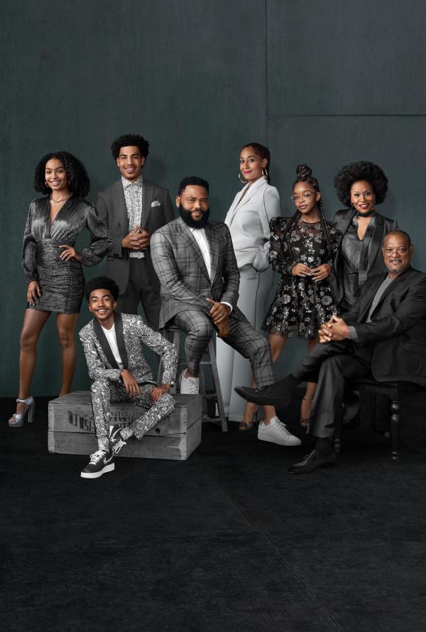 Bild 1 von 14: Im Bild (v.li.): Yara Shahidi (Zoey Johnson), Miles Brown (Jack Johnson), Marcus Scribner (Andre 'Junior' Johnson jr.), Anthony Anderson (Andre 'Dre' Johnson), Tracee Ellis Ross (Rainbow 'Bow' Johnson), Marsai Martin (Diane Johnson), Jenifer Lewis (Ruby), Laurence Fishburne (Pops).