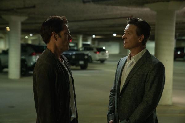 Bild 1 von 7: Jean Rousseau (Tim Rozon, l.); Chase Cornet (Shawn Doyle, r.)