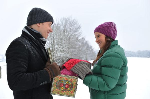 Bild 1 von 10: Martin (David Paryla, l.); Kira (Mareike Lindenmeyer, r.)