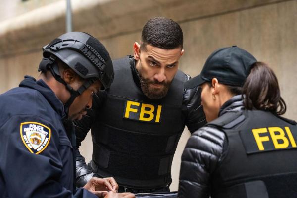 Bild 1 von 5: (v.l.n.r.) Bomb Squad Lt. Kenneth Holcomb (Victor Sho); FBI SA Omar Adom 'OA' Zidan (Zeeko Zaki); FBI SA Maggie Bell (Missy Peregrym)