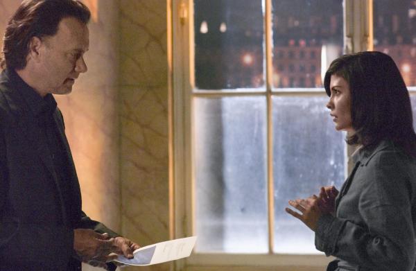 Bild 1 von 19: Noch ahnt die Kryptologin Sophie Neuvet (Audrey Tautou, r.) nicht, dass sie äußerst bedeutende Vorfahren hat. Aber zusammen mit Dr. Robert Langdon (Tom Hanks, l.) kommt sie ihrem Familiengeheimnis immer näher ...