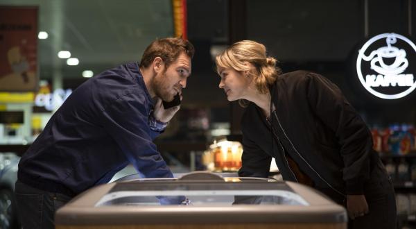 Bild 1 von 8: Tim (Frederick Lau, l.); Ghost (Luise Heyer, r.)