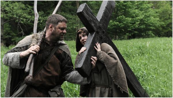 Bild 1 von 15: Schmied Ambros (Roeland Wiesnekker, links) versucht die als \