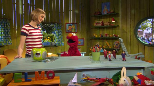 Bild 1 von 3: Julia (l.) hätte es gern leise, Elmo (r.) gerne laut.