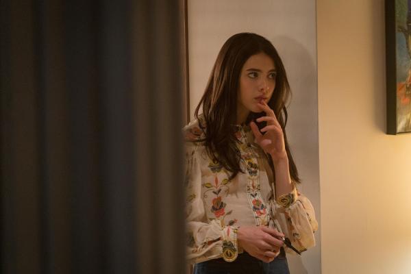 Bild 1 von 8: Ann Reinking (Margaret Qualley)