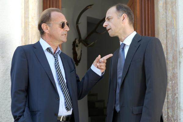 Bild 1 von 26: Im Bild (v.li.): Dietrich Siegl (Otto Dirnberger), Paul Matic (Dr. Seiler).