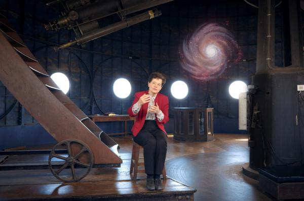 Bild 1 von 5: Françoise Combes: In der Astrophysik lässt sich die Gegenwart nie direkt beobachten, denn jedes empfangene Licht stammt aus der Vergangenheit.