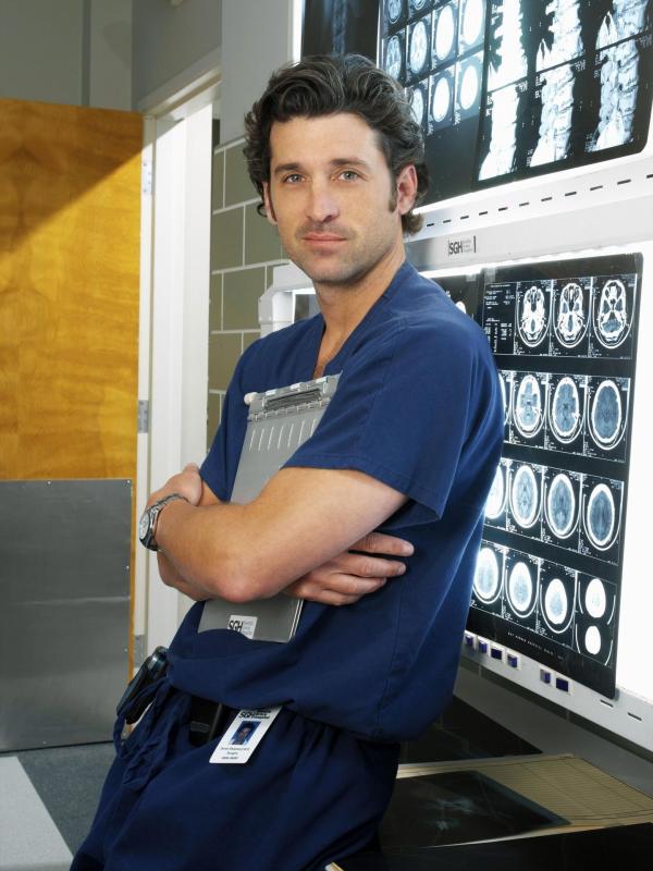 Bild 1 von 45: (2. Staffel) - Die Zusammenarbeit mit Dr. Meredith Grey und Dr. Addison Shepherd im Seattle Grace Hospitals ist für Oberarzt Dr. Derek Shepherd (Patrick Dempsey) kein Kinderspiel ..
