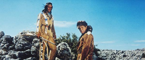 Bild 1 von 4: Aus Gefährten im Kampf werden Freunde: Winnetou (Pierre Brice, l.) und Old Firehand (Rod Cameron, r.).