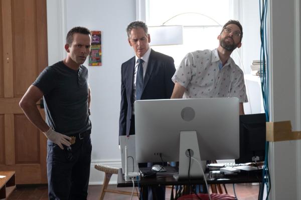 Bild 1 von 8: (v.l.n.r.) Special Agent Christopher LaSalle (Lucas Black); Special Agent Dwayne Pride (Scott Bakula); Forensiker Sebastian Lund (Rob Kerkovich)