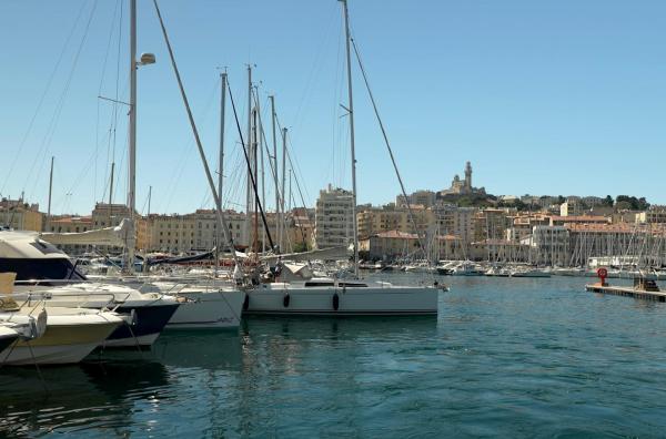 Bild 1 von 2: Marseille im späten 19. Jahrhundert: Die Tabakfabrik des Viertels Belle de Mai, in der zahlreiche Frauen arbeiteten, wurde zur Wiege einer historischen Revolte.