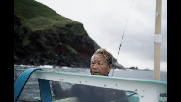 Bild 1 von 15: Die Bewohner der japanischen Insel Aogashima, die mitten in einem Hotspot für Monsterwellen liegt, können wie der Fischer Seiichi Hiroe von Erfahrungen mit den gefährlichen Riesenwellen berichten.